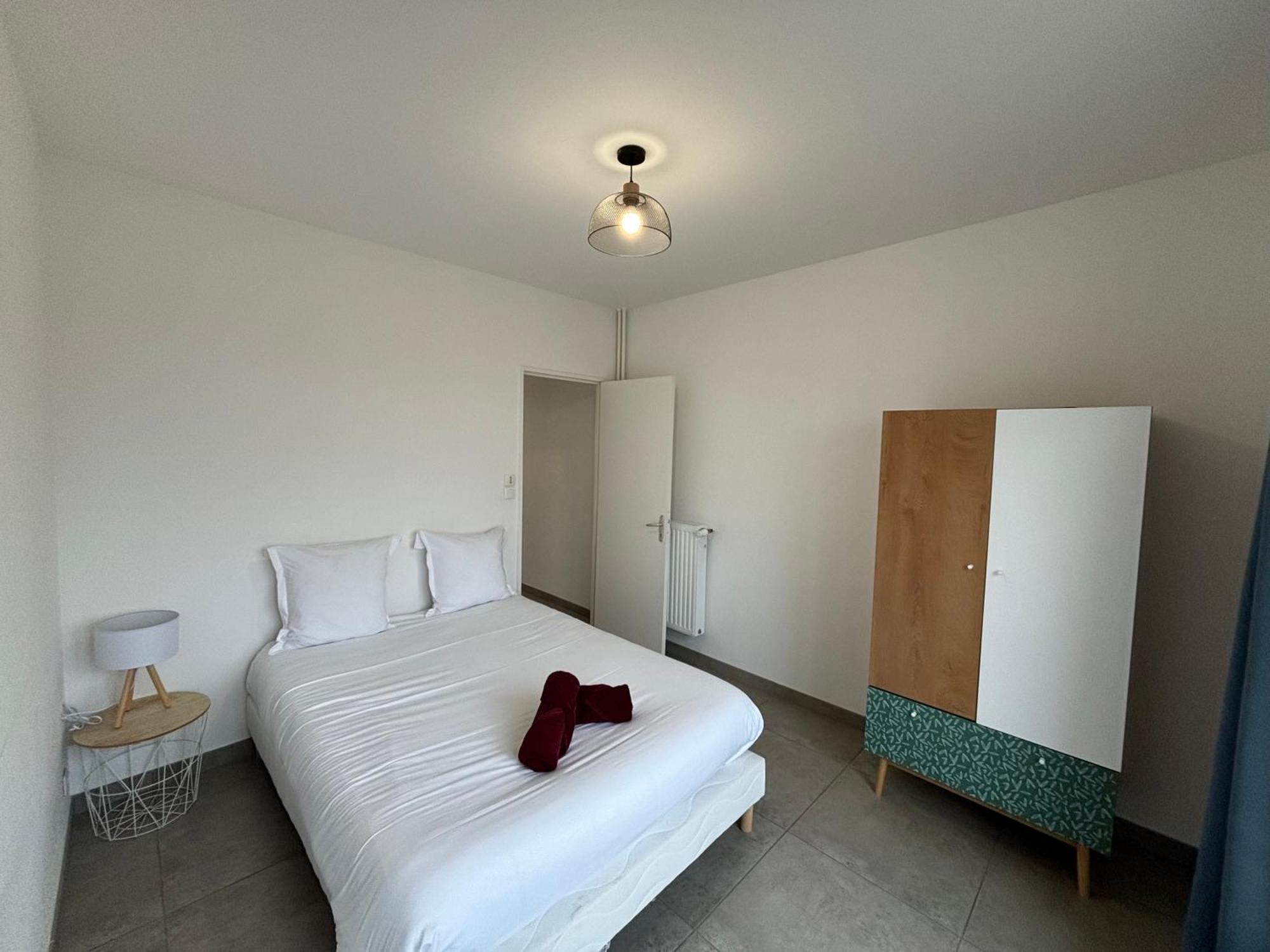 Апартаменти Le Spacieux - Circuit - Parking - 8 Personnes - Reve Au Mans Ле-Ман Екстер'єр фото