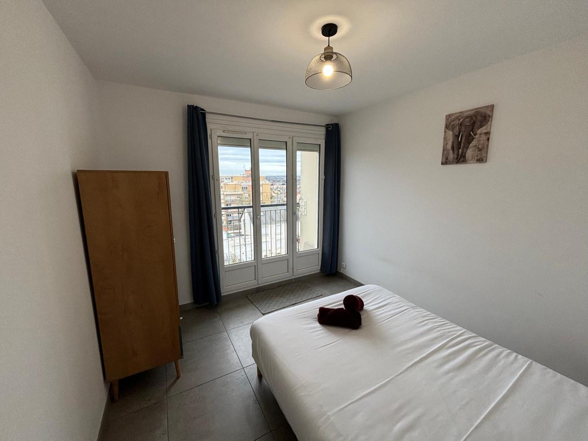 Апартаменти Le Spacieux - Circuit - Parking - 8 Personnes - Reve Au Mans Ле-Ман Екстер'єр фото