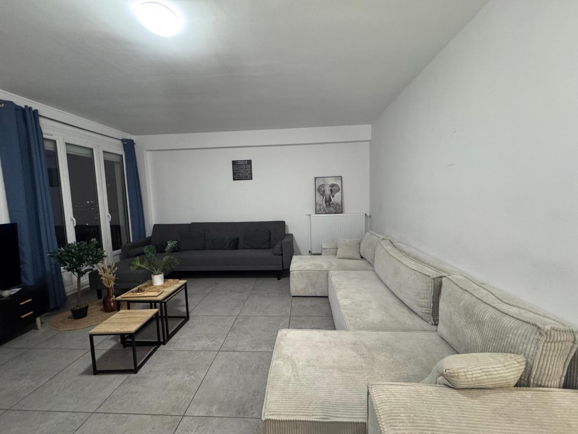 Апартаменти Le Spacieux - Circuit - Parking - 8 Personnes - Reve Au Mans Ле-Ман Екстер'єр фото
