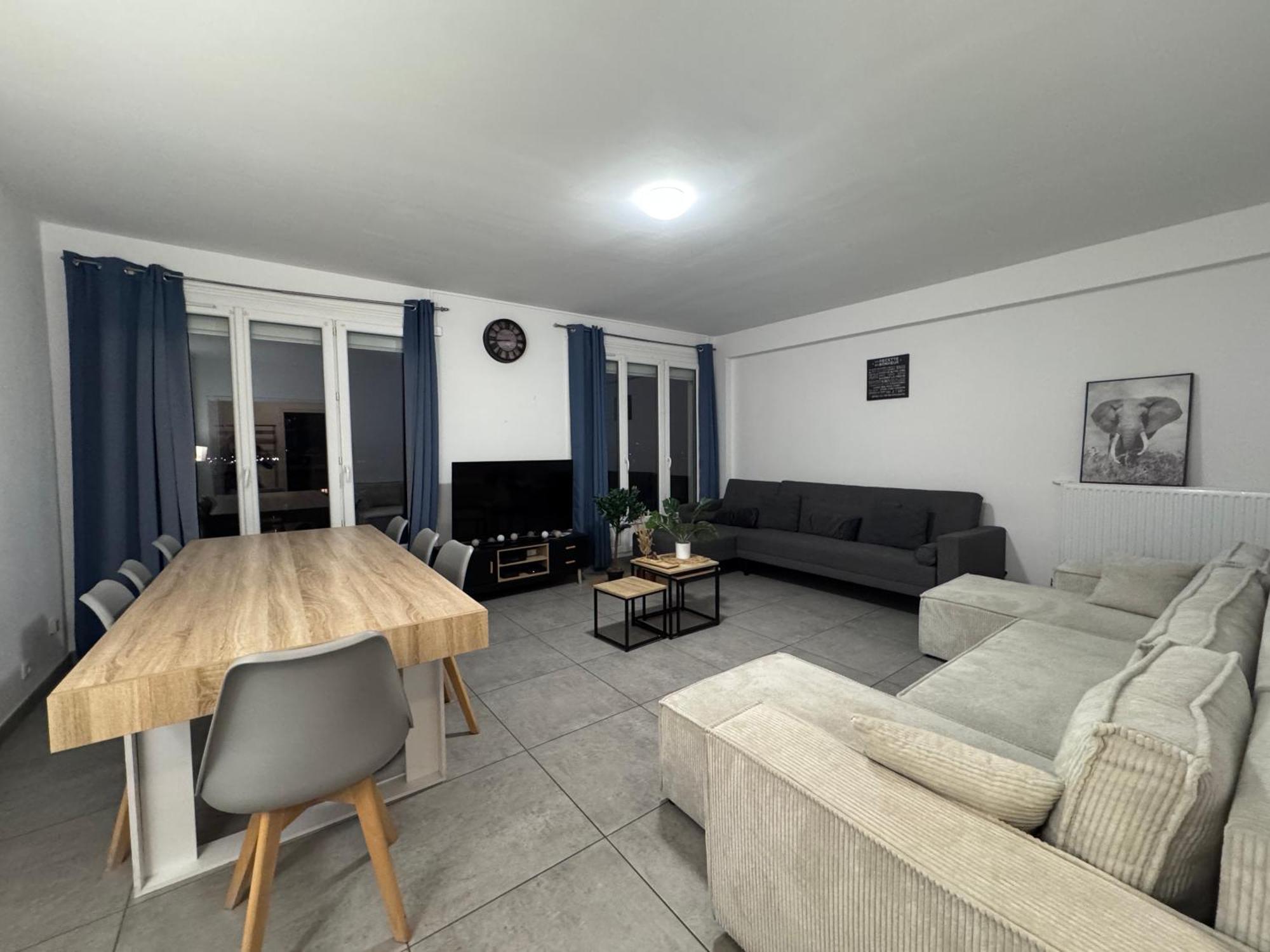 Апартаменти Le Spacieux - Circuit - Parking - 8 Personnes - Reve Au Mans Ле-Ман Екстер'єр фото